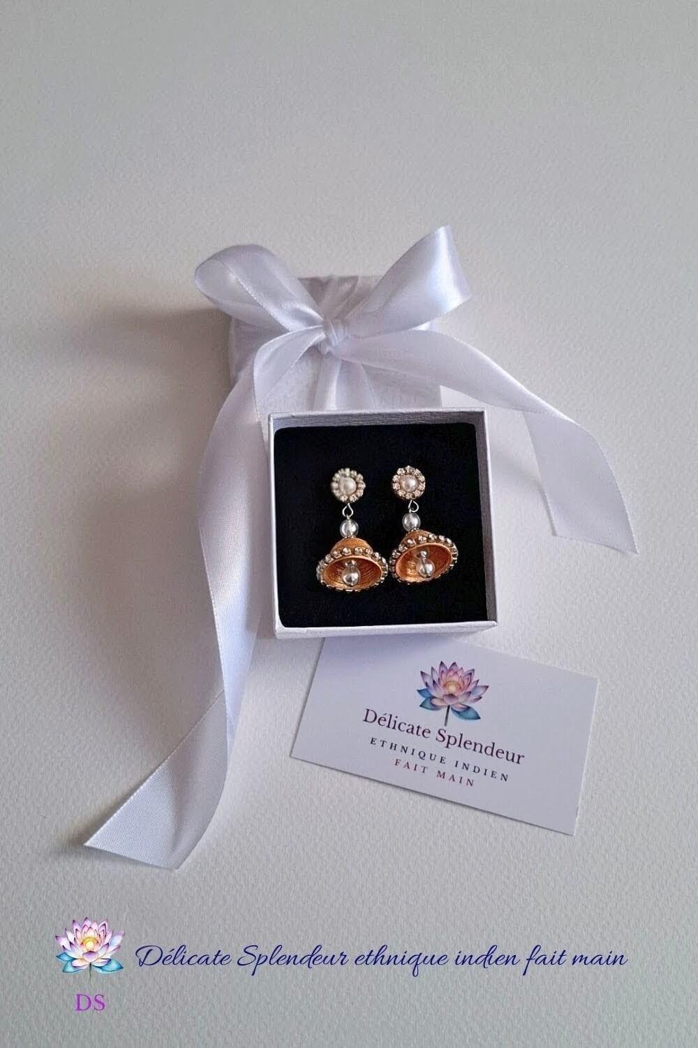 Djimiki Rond Doré Simple - Boucles d'oreilles Délicate Splendeur - Dans leur écrin d'emballage