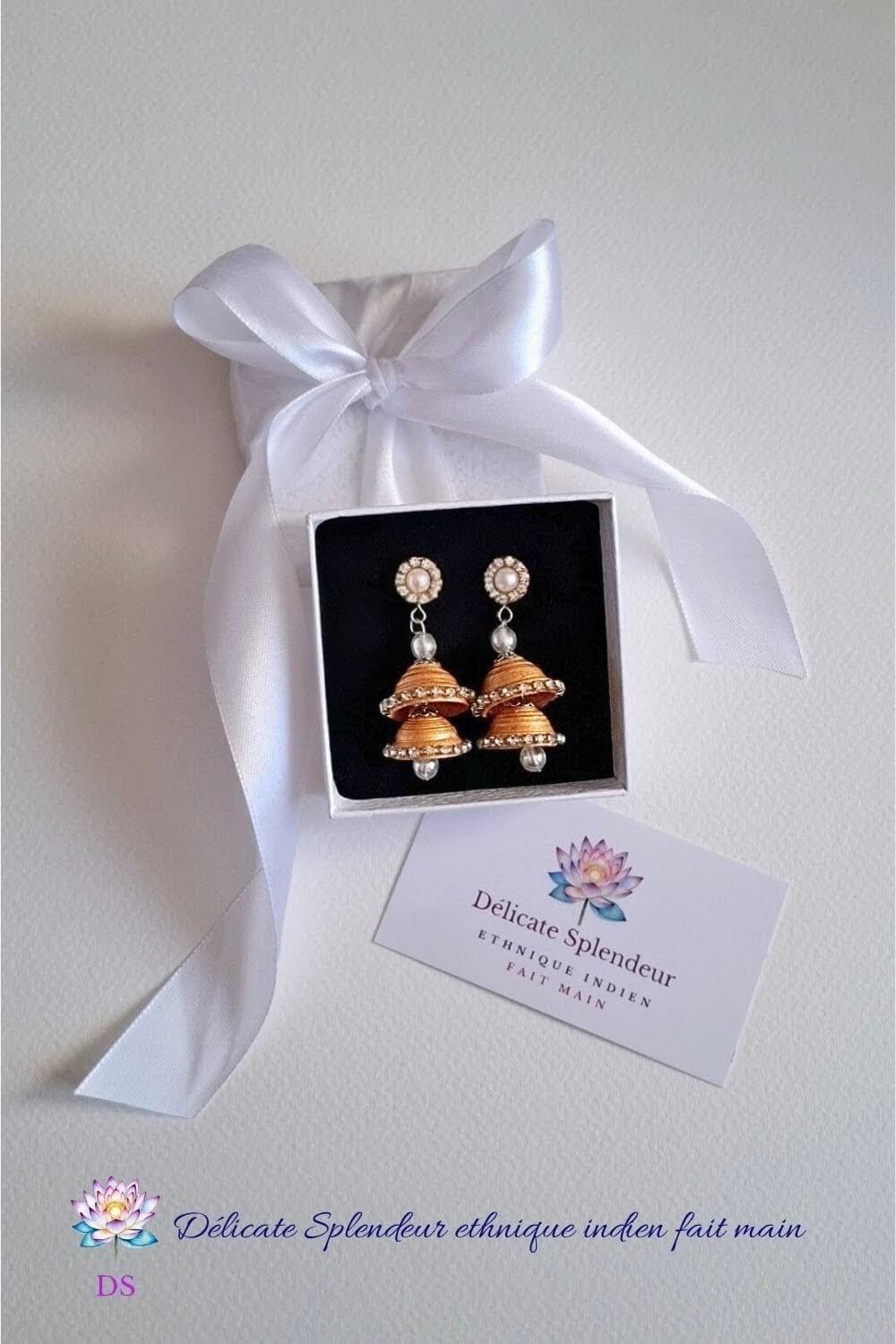 Djimiki Rond Doré Double - Boucles d'oreilles Délicate Splendeur - Dans leur écrin d'emballage