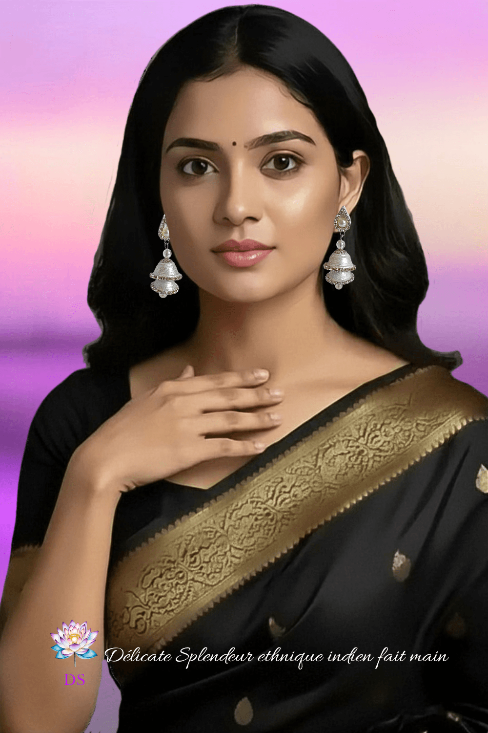 Djimiki somptueux argentés, avec deux dômes, portés pour des grandes occasions.