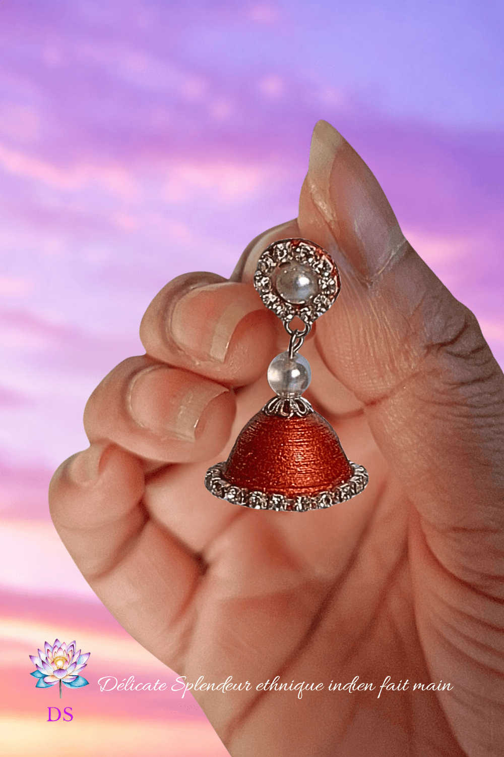 Djimiki Rond Cuivré Simple - Boucle d'oreille Délicate Splendeur - Tenue entre les doigts