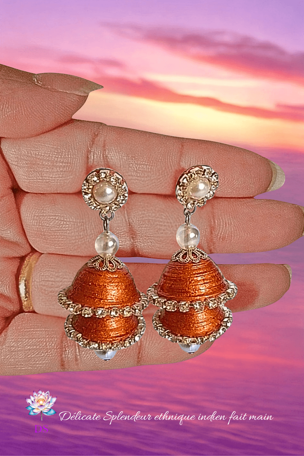 Djimiki Rond Cuivré Double - Boucles d'oreilles Délicate Splendeur - Tenues dans une main