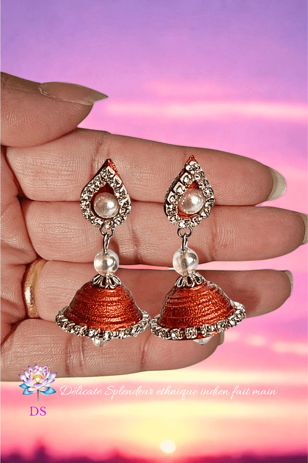 Djimiki Goutte Cuivré Simple - Boucles d'oreilles Délicate Splendeur - Tenues dans une main