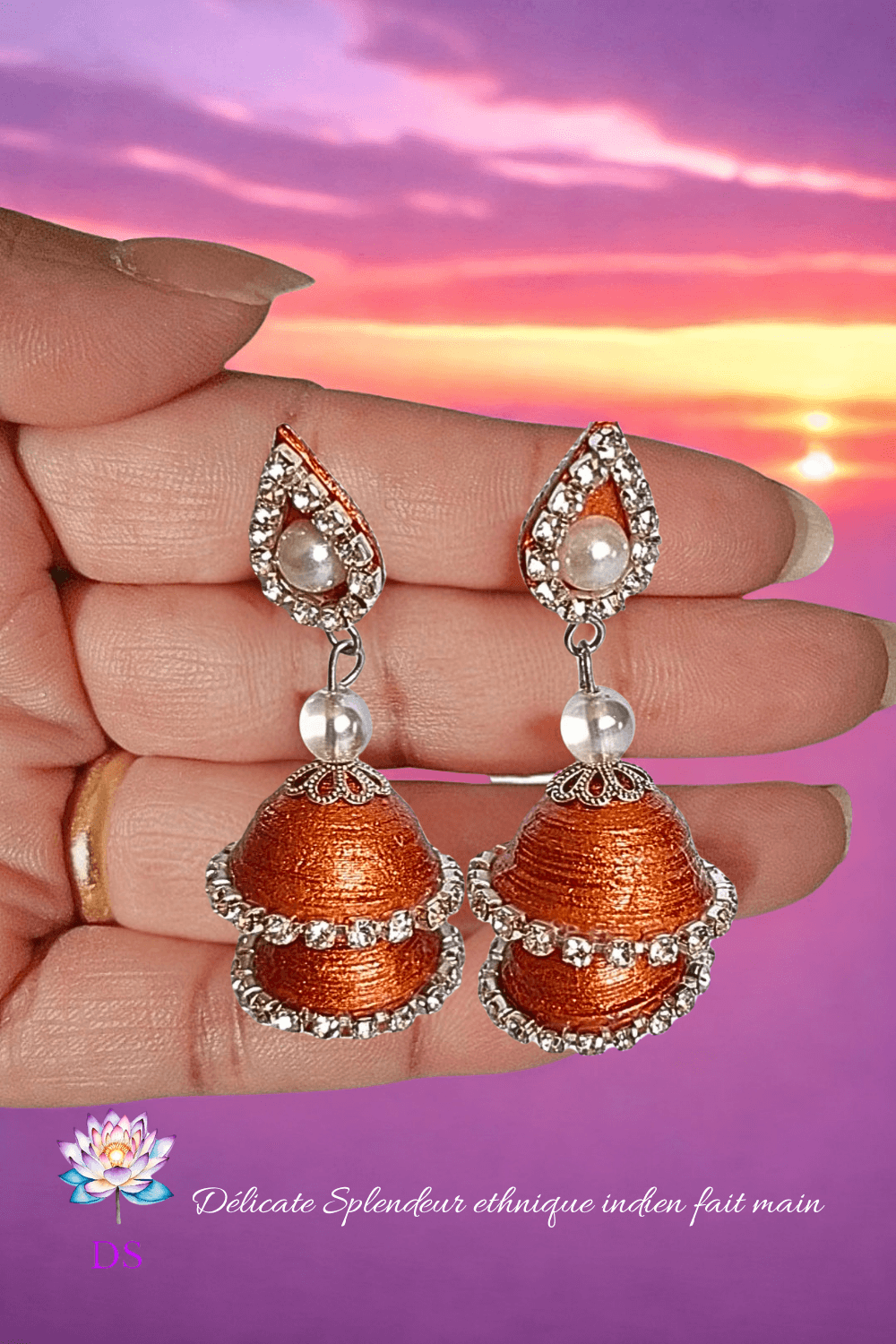 Djimiki Goutte Cuivré Double - Boucles d'oreilles Délicate Splendeur - Tenues dans une main