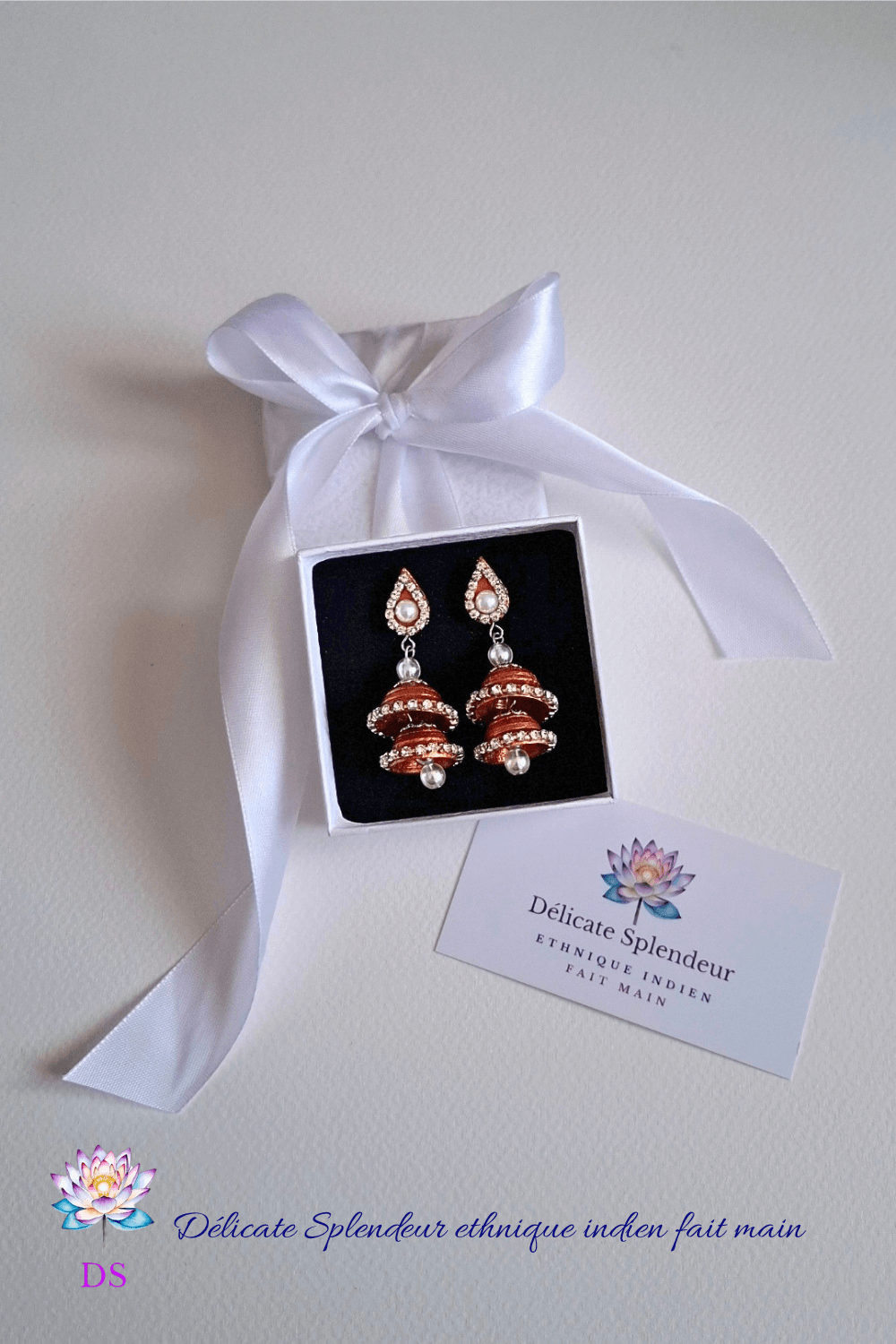 Djimiki Goutte Cuivré Double - Boucles d'oreilles Délicate Splendeur - Dans leur écrin d'emballage